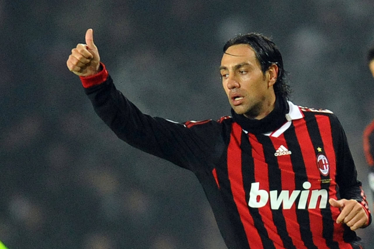 内斯塔：05年决赛半场米兰没有庆祝 这是利物浦一个傻瓜造谣的