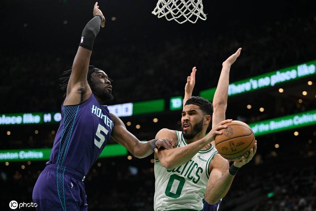 塔图姆16+8普里查德22分 小库里17分绿军送黄蜂6连败