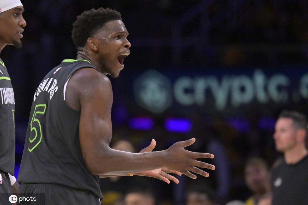 因不恰当言语+猥亵手势 爱德华兹被罚款5万美元