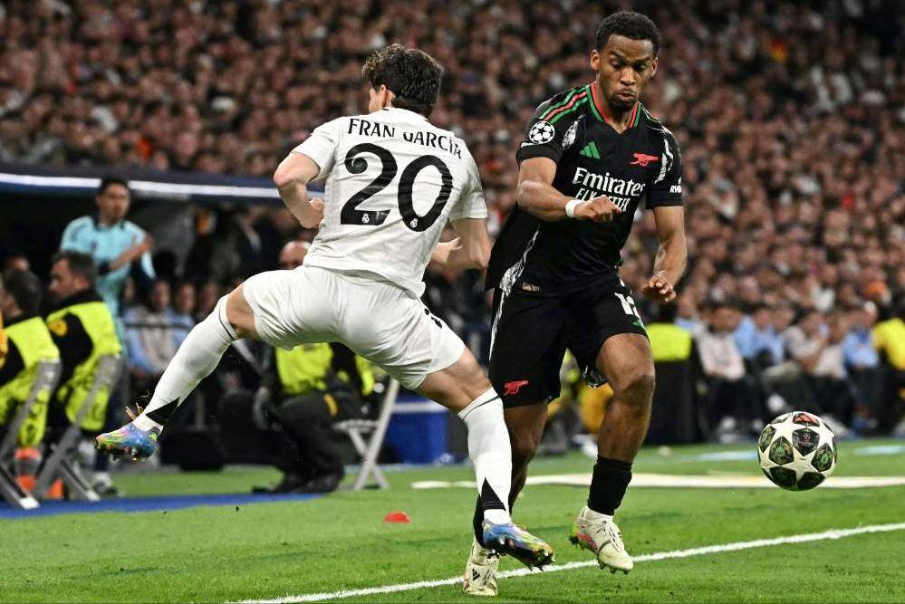 关闭顶棚也没用！枪手主客场双杀皇马，让逆转翻盘成最痛的回旋镖